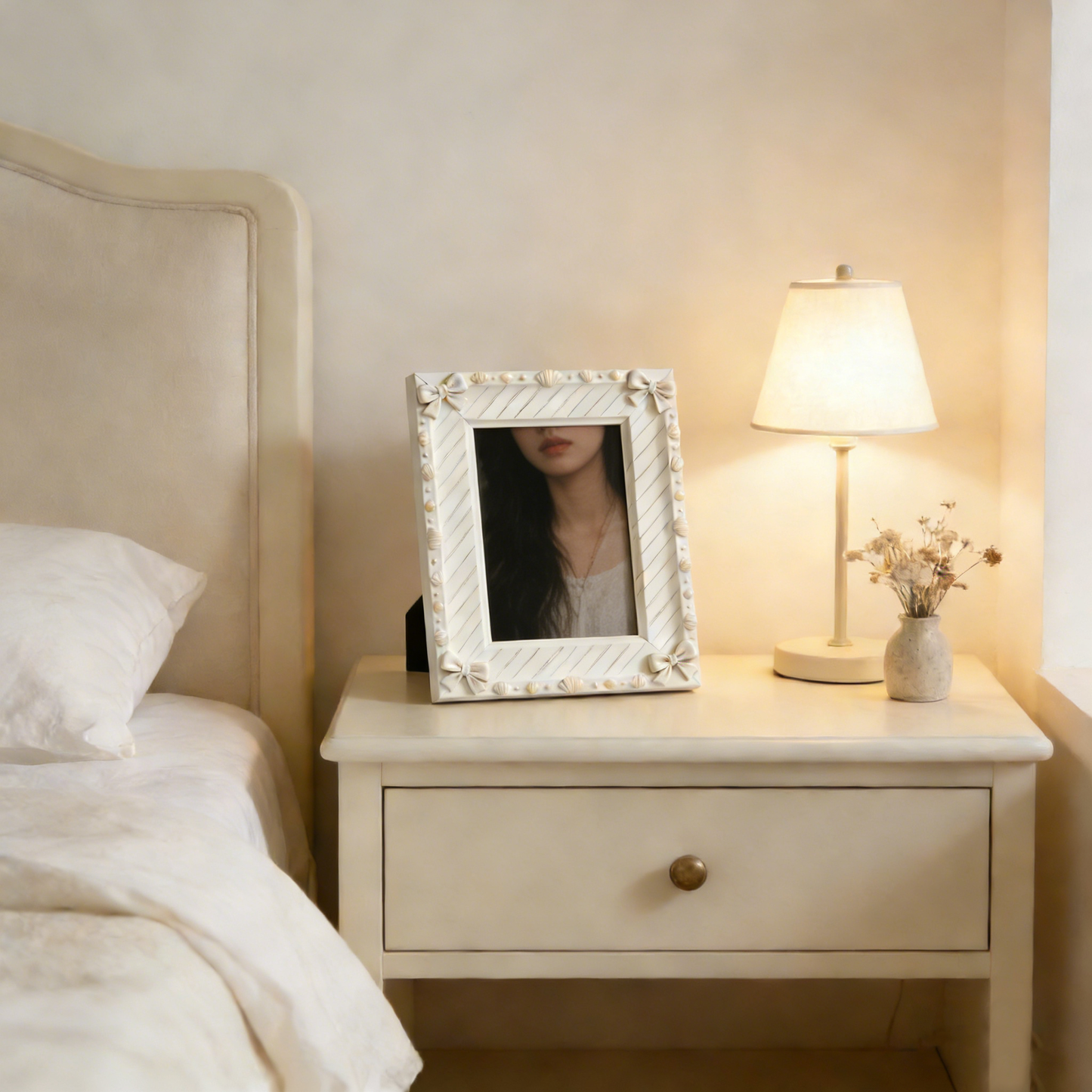 Bow & Shell Relief Diagonal Striped Photo Frame